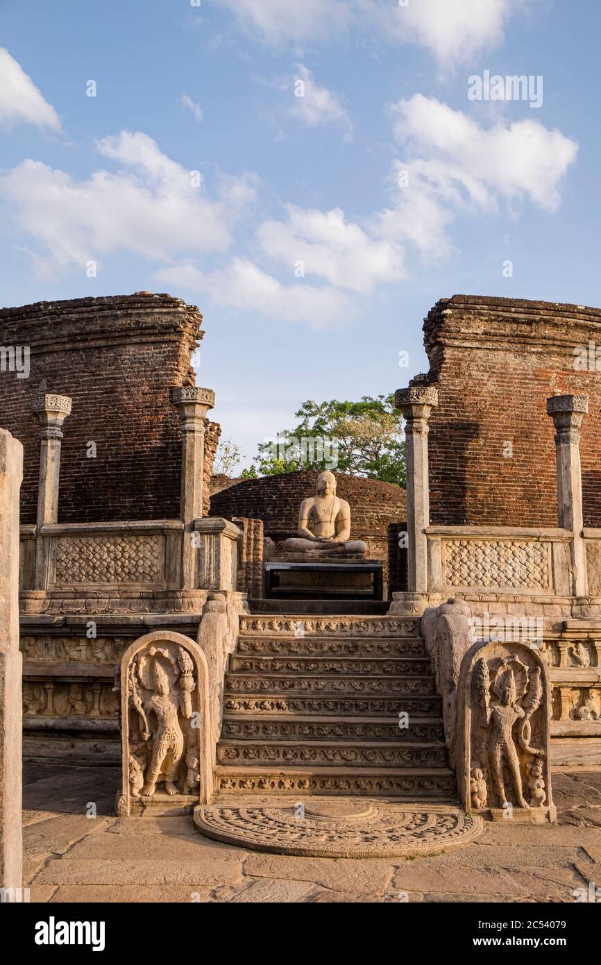 Buddha-Statue in verfallenen Ruine von Sri Lanka alte Hauptstadt, Polonnaruwa Stockfoto