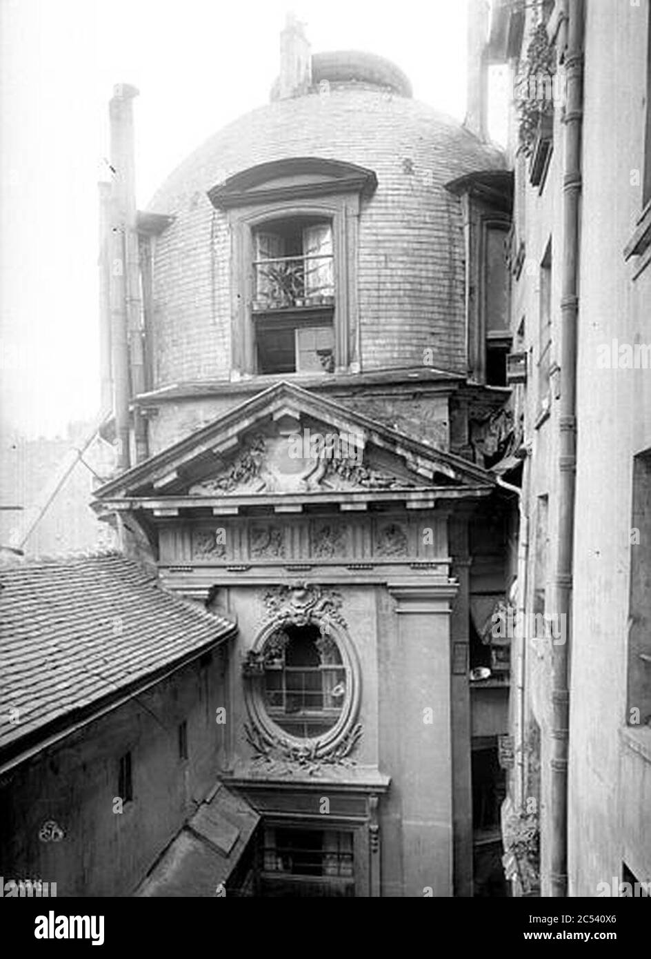 Immeuble (ancienne rotonde de l'Ecole de Médecine) - Cour intérieure Partie supérieure de la rotonde - Paris 05 - Médiathèque de l'architecture et du patrimoine - Stockfoto
