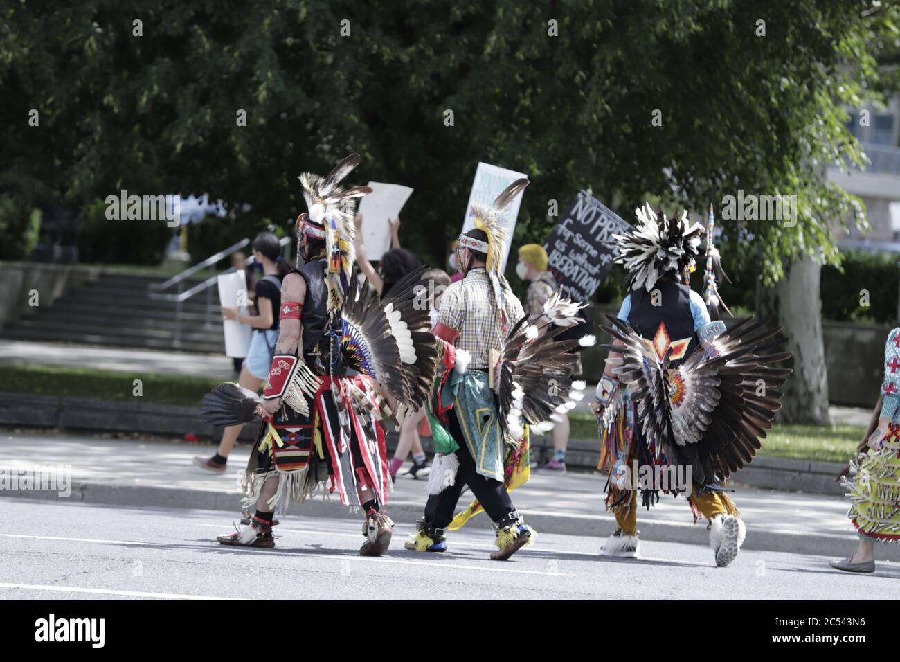 Indigene Völker Kanadas marschieren gegen Rassismus-Protest zur Unterstützung von Black Lives Matter Stockfoto