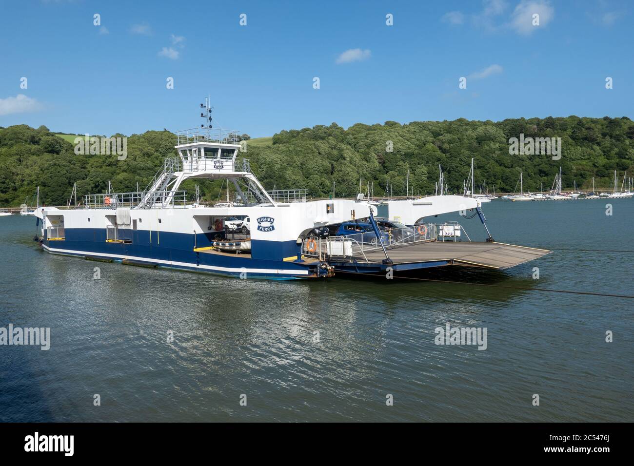 Dartmouth Higher Ferry, Fahrzeugfähre über den Fluss Dart, Dartmouth, Großbritannien Stockfoto