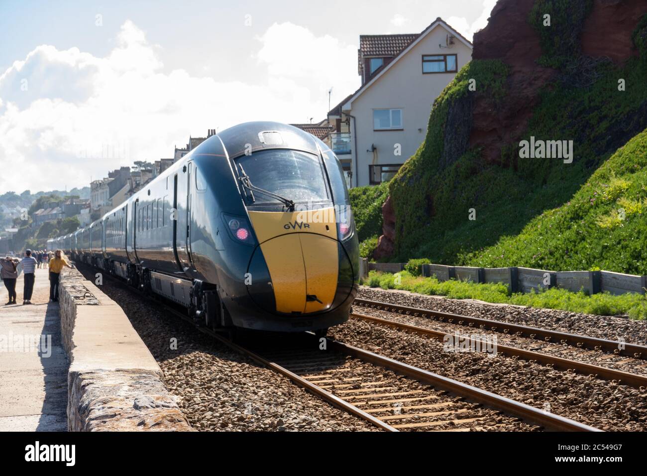 GWR Hochgeschwindigkeitszug auf Dawlish Sea Wall (Klasse 800/802) Stockfoto