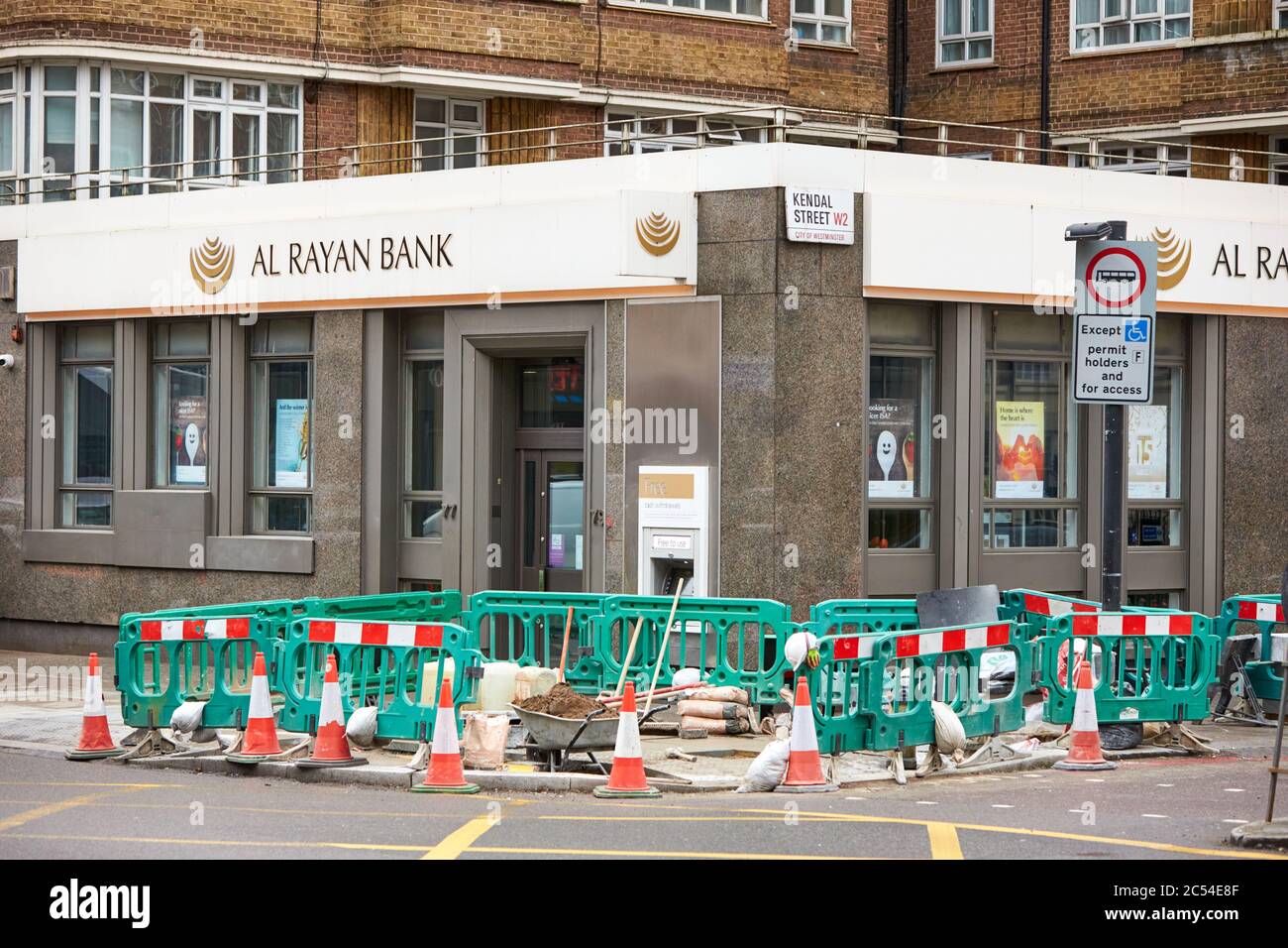 Filiale der Al Rayan Bank, der ältesten und größten Scharia-konformen Privatkundenbank Großbritanniens, an der Edgware Road, London Stockfoto