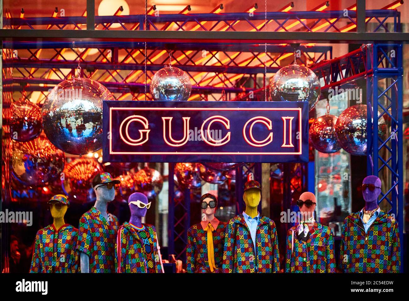 Gucci Schaufensterauslage in Selfridges in der Oxford Street, London Stockfoto
