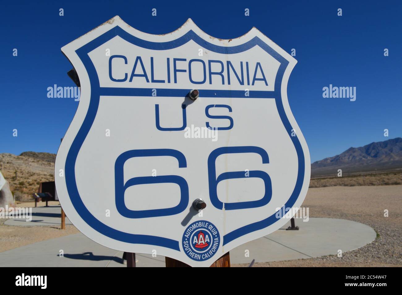 Die U.S. Route 66 ist Teil eines ehemaligen US-amerikanischen Highway im Bundesstaat Kalifornien, der von Westen in Santa Monica am Pazifik verlief Stockfoto