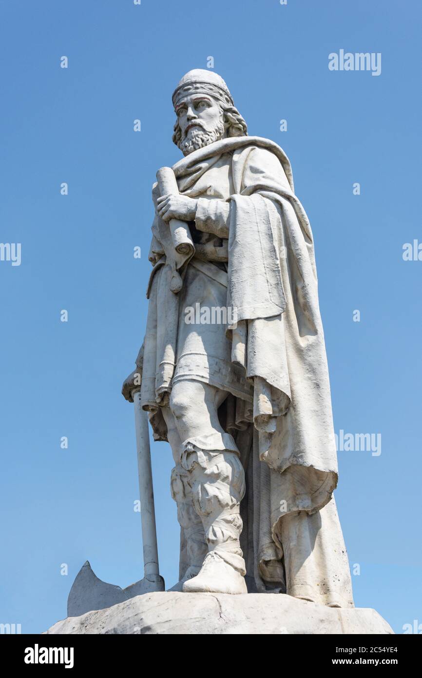 Statue von König Alfred dem Großen auf dem Marktplatz, Wantage, Oxfordshire, England, Vereinigtes Königreich Stockfoto