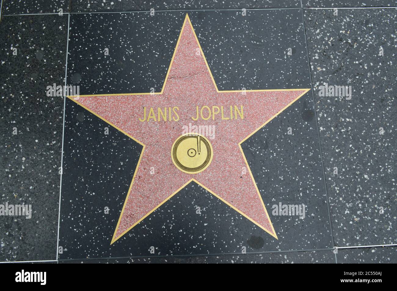 Der Hollywood Walk of Fame umfasst mehr als 2,600 fünfzackige Terrazzo- und Brass-Stars, die in die Gehwege entlang der 15 Blocks des Hollywood Boul eingebettet sind Stockfoto