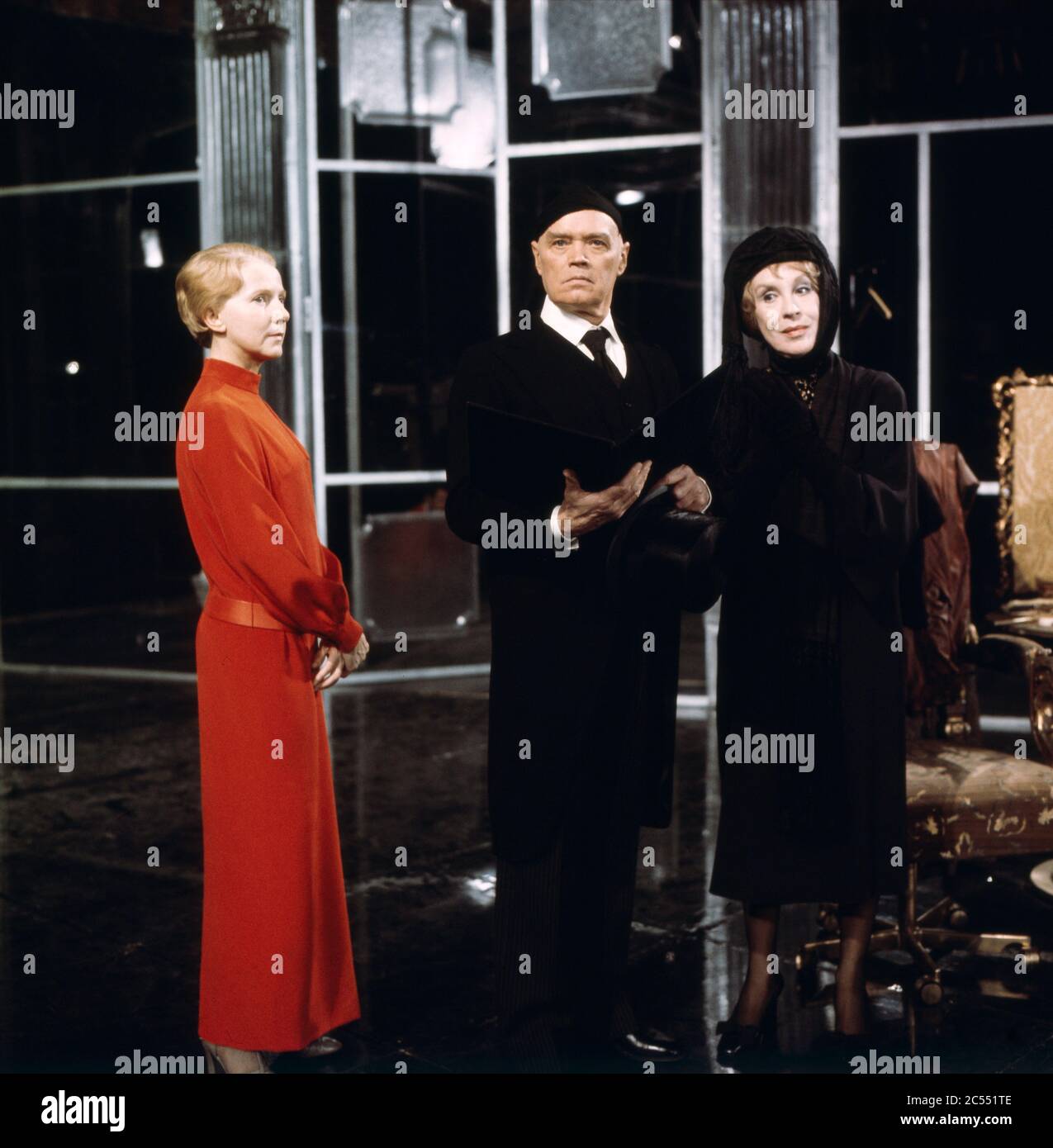 Elfriede Kuzmany, Kurt Meisel und Maria Becker in der Präsident, 1977. Elfriede Kuzmany, Kurt Meisel und Maria Becker in der Präsident, 1977. Stockfoto