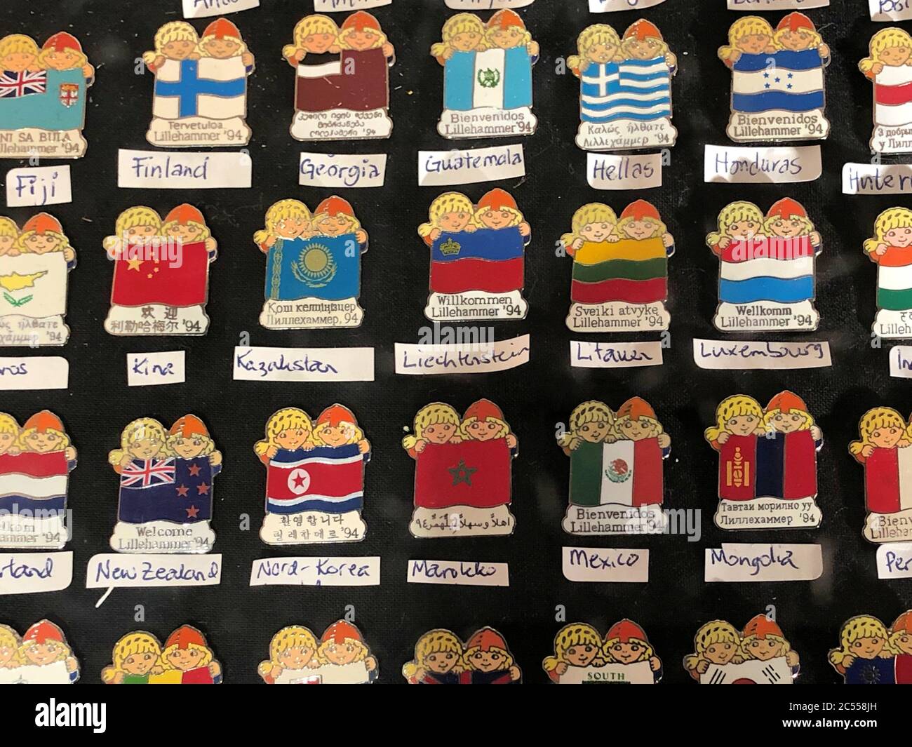 Pinsammlung von den olympischen Spielen in Lillehammer mit Liechtenstein inklusive Stockfoto