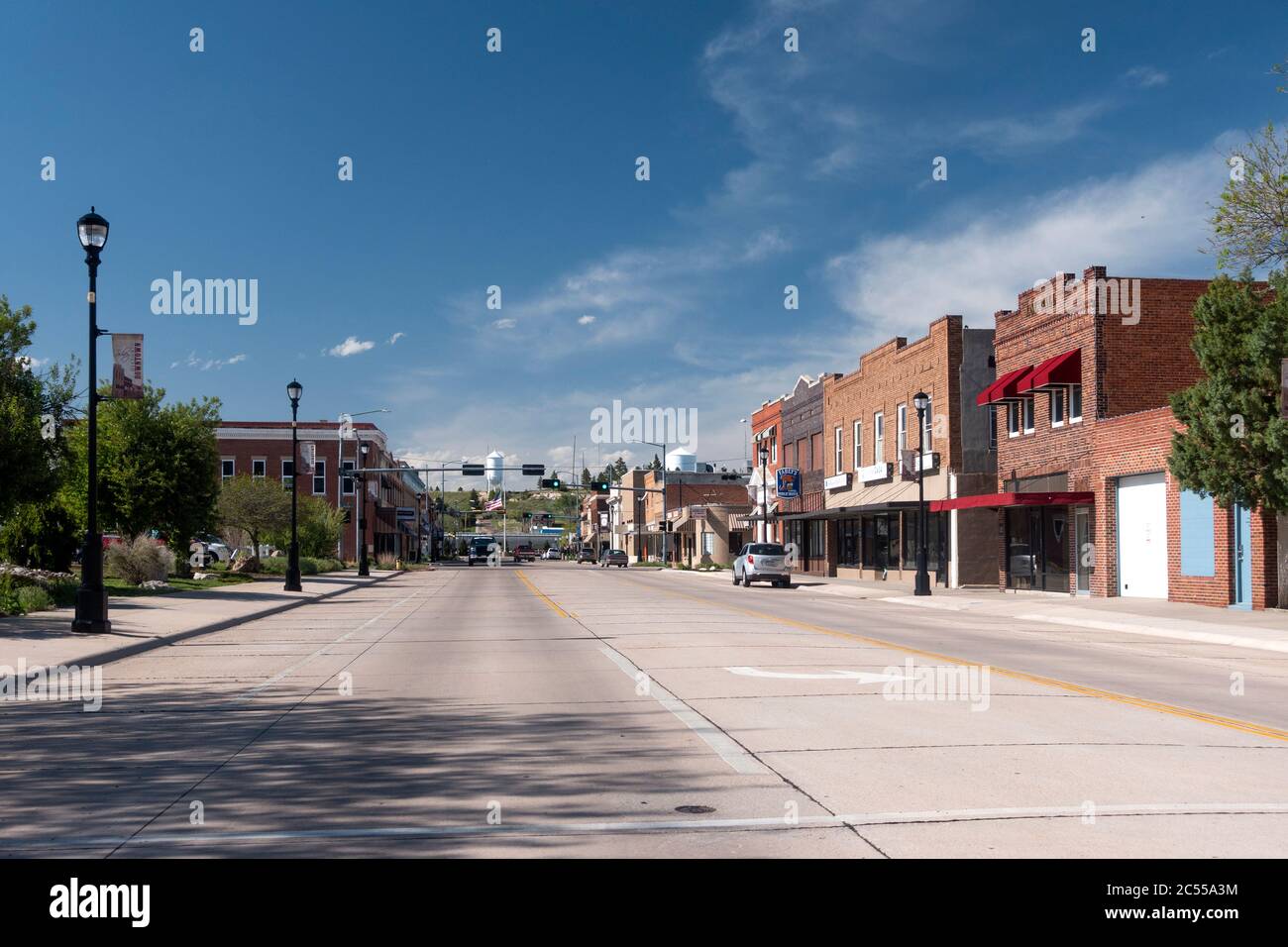 Blick auf die 10th Avenue, die Hauptstraße in der Innenstadt von Sidney, Nebraska Stockfoto