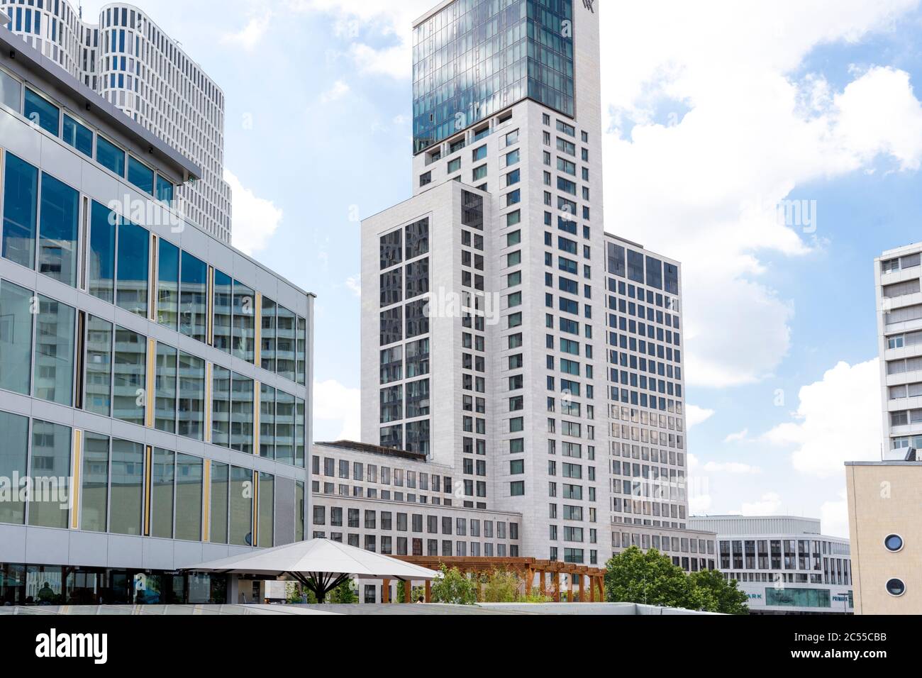 Blick vom Bikini-Haus, Hotel Waldorf Astoria, Hochhaus, Architektur, Breitscheidplatz, Charlottenburg, Berlin, Deutschland Stockfoto