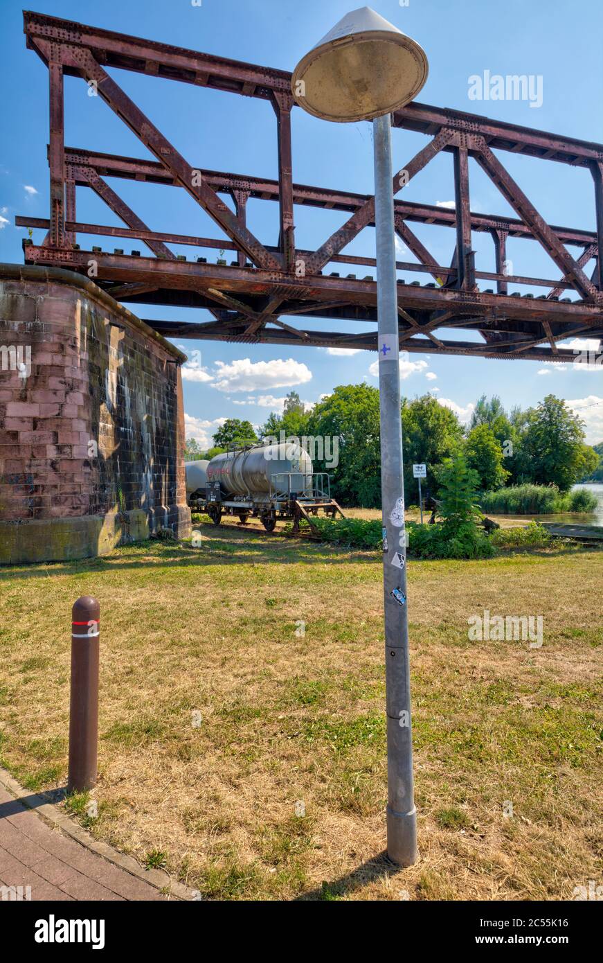 Industriegelände, Eisenbahnwaggon, geschlossen, Aurora, Mühle, Silo, alte Wesermühle, Hameln, Niedersachsen, Deutschland, Europa Stockfoto