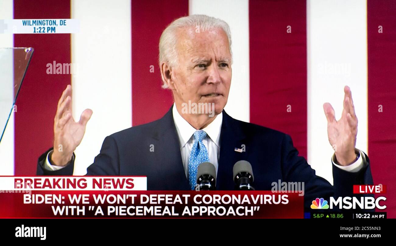 Wilmington, Delaware, USA. Juni 2020. Ein Video-Bildschirm von einer Pressekonferenz, die von dem demokratischen Präsidentschaftskandidaten JOE BIDEN gehalten wurde. Biden kritisierte Präsident Trumps Umgang mit der Coronavirus-Pandemie am Dienstag. Kredit: Brian Cahn/ZUMA Wire/Alamy Live Nachrichten Stockfoto