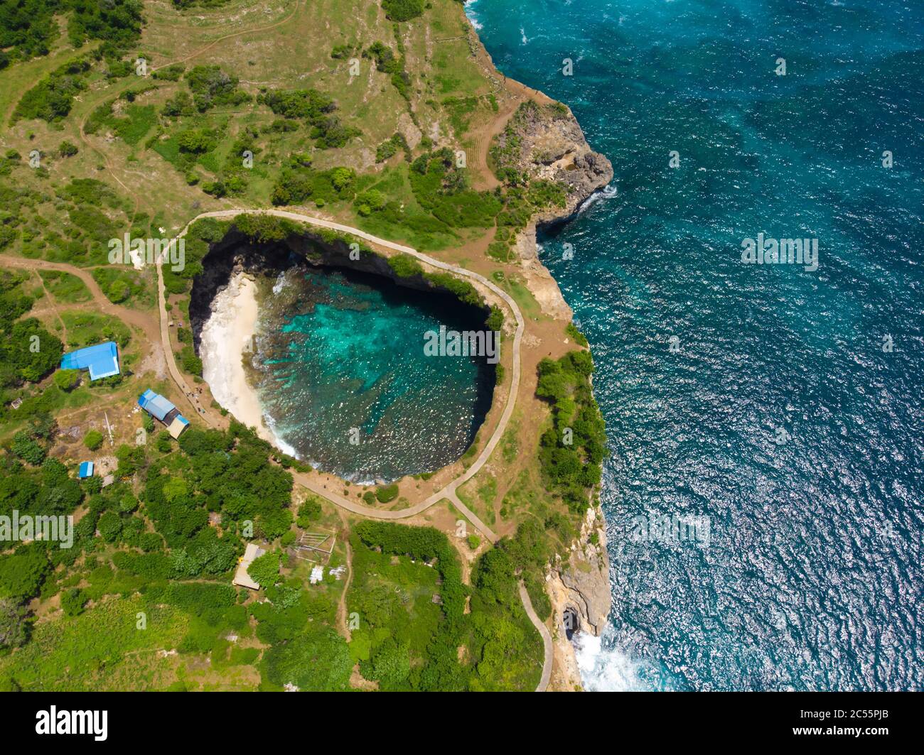 Broken Strand in Nusa Penida Insel. Drone Ansicht. Stockfoto