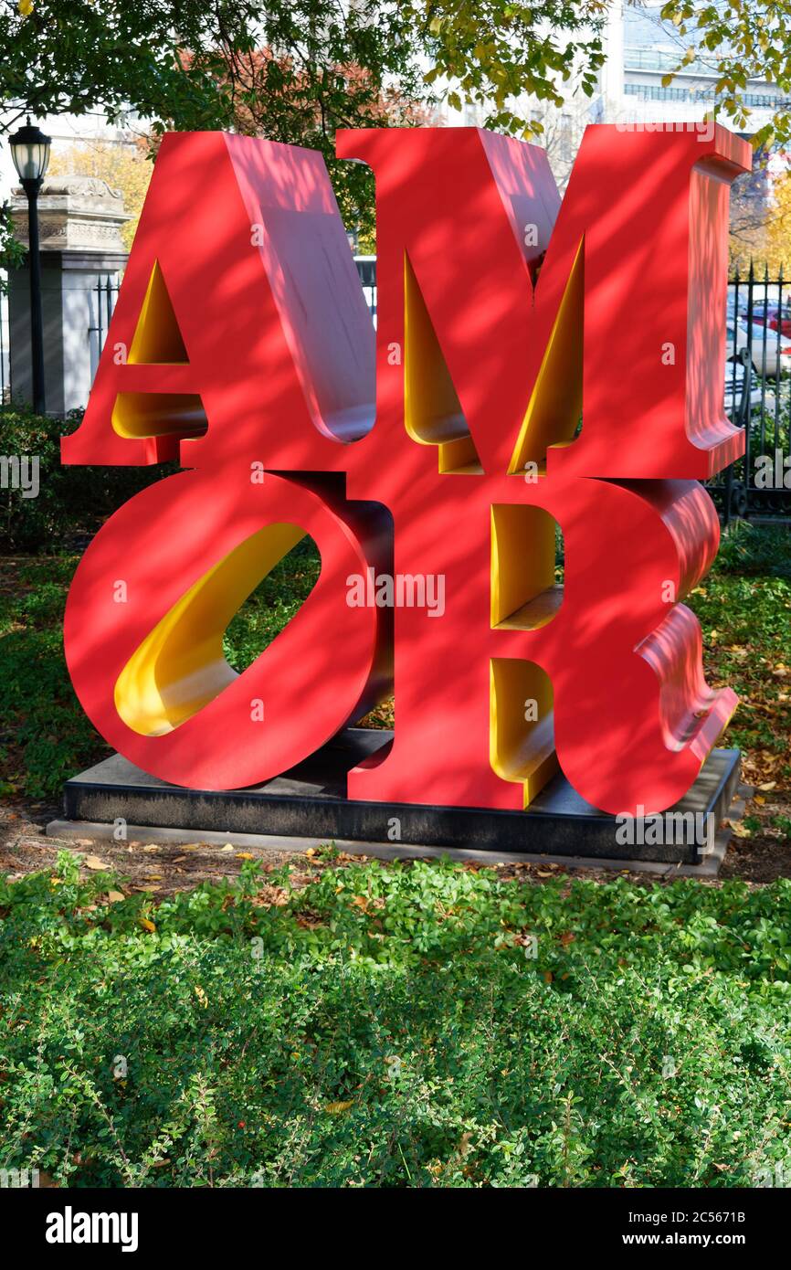 Robert Indianas Skulptur 'Amor' (konzipiert 1998, ausgeführt 2006), aus polychromem Aluminium. Stockfoto