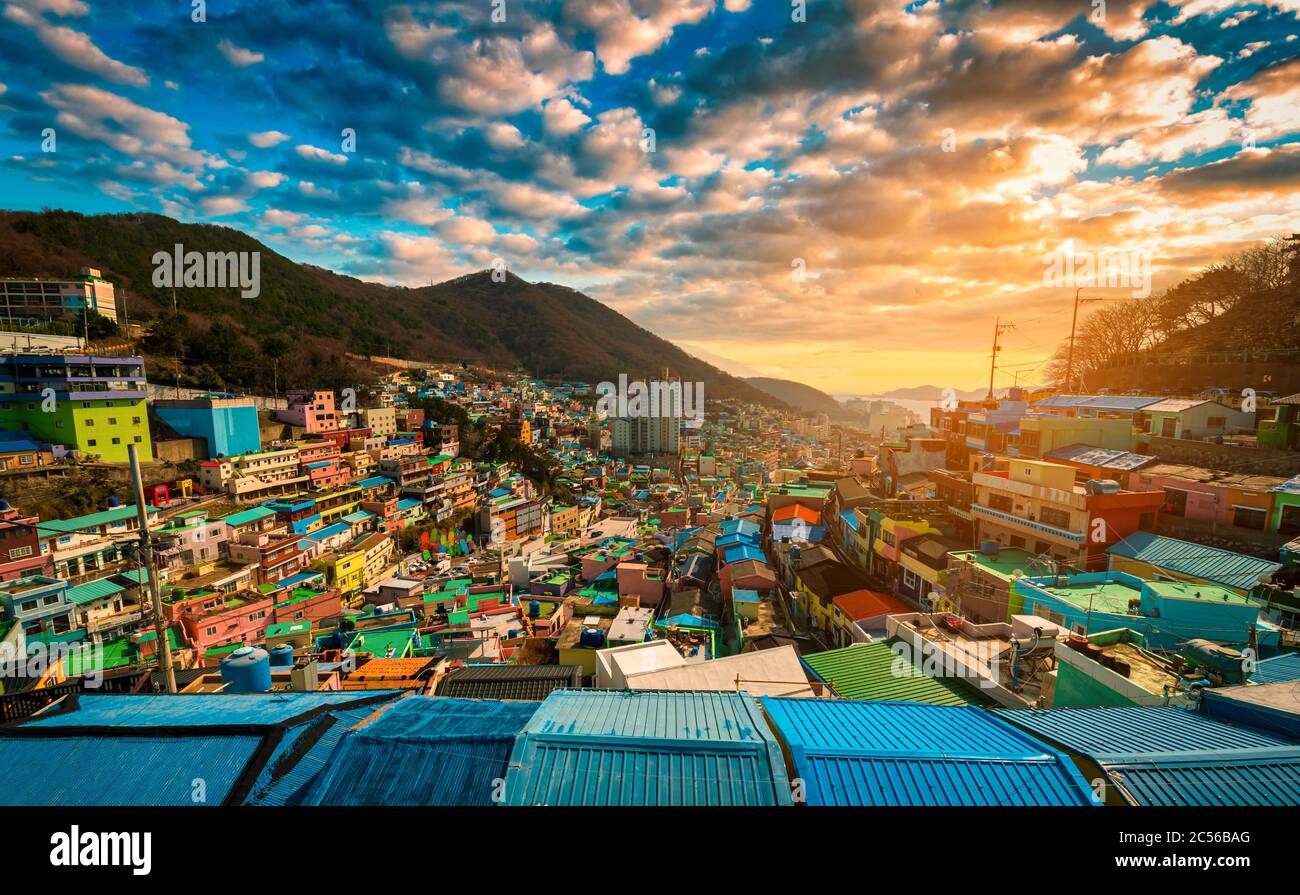 Gamcheon Kultur Dorf bei Sonnenuntergang in Busan Stadt, Südkorea. Stockfoto