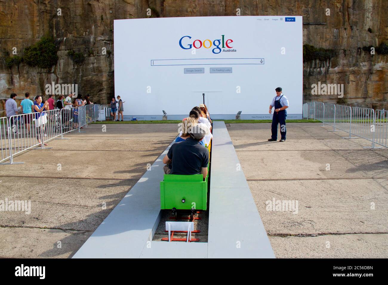 19. Biennale Sydney 2014, Cockatoo Island, Lower Island; The Other Side, 2014, von dem Künstler Callum Morton, der das Google-Markenzeichen besitzt. Das D Stockfoto