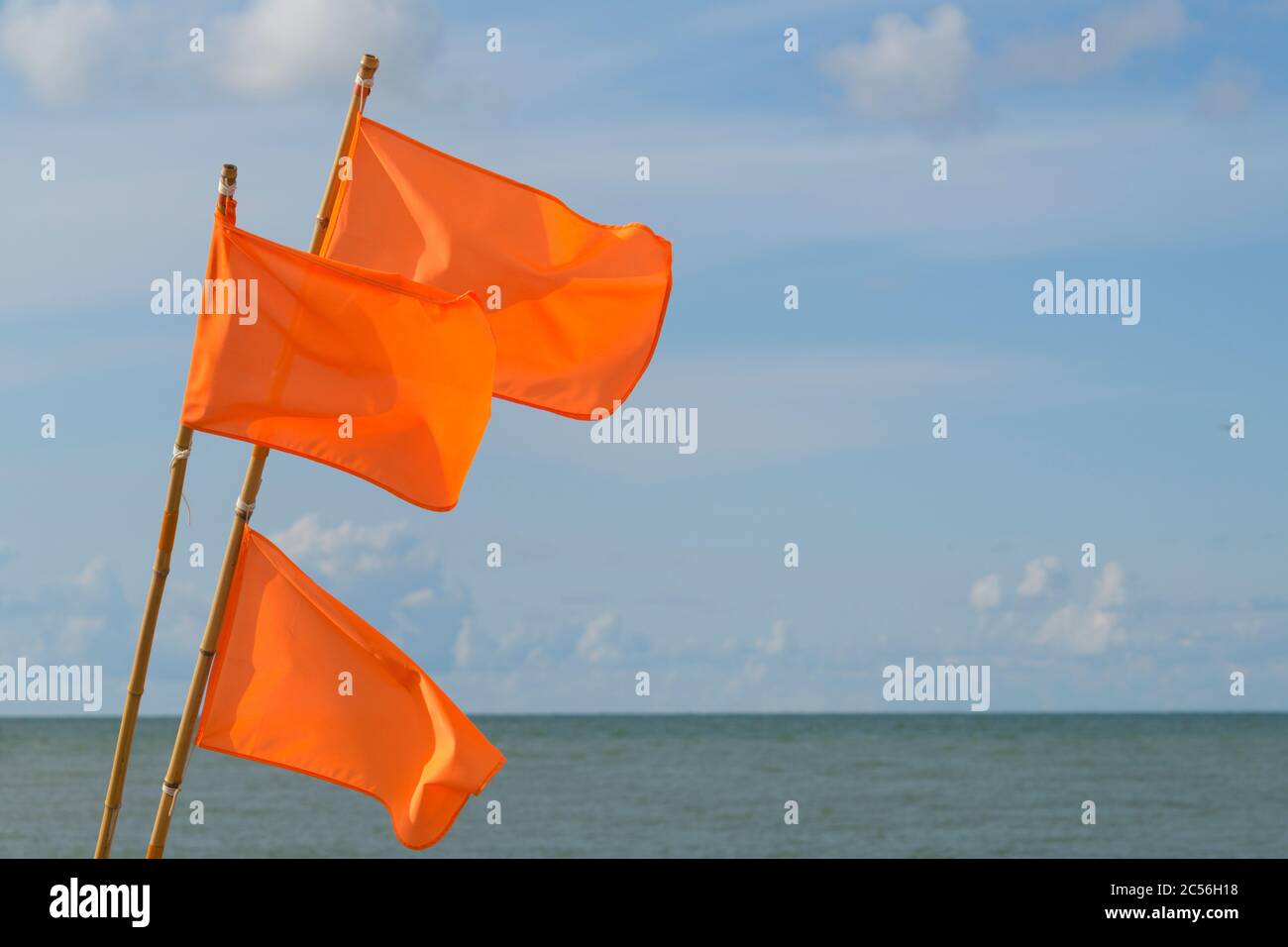 Bunte Bojen-Flaggen von einem Fischerboot, Klittmoller, Nationalpark Thy, Nordsee, Nordjütland, Dänemark Stockfoto