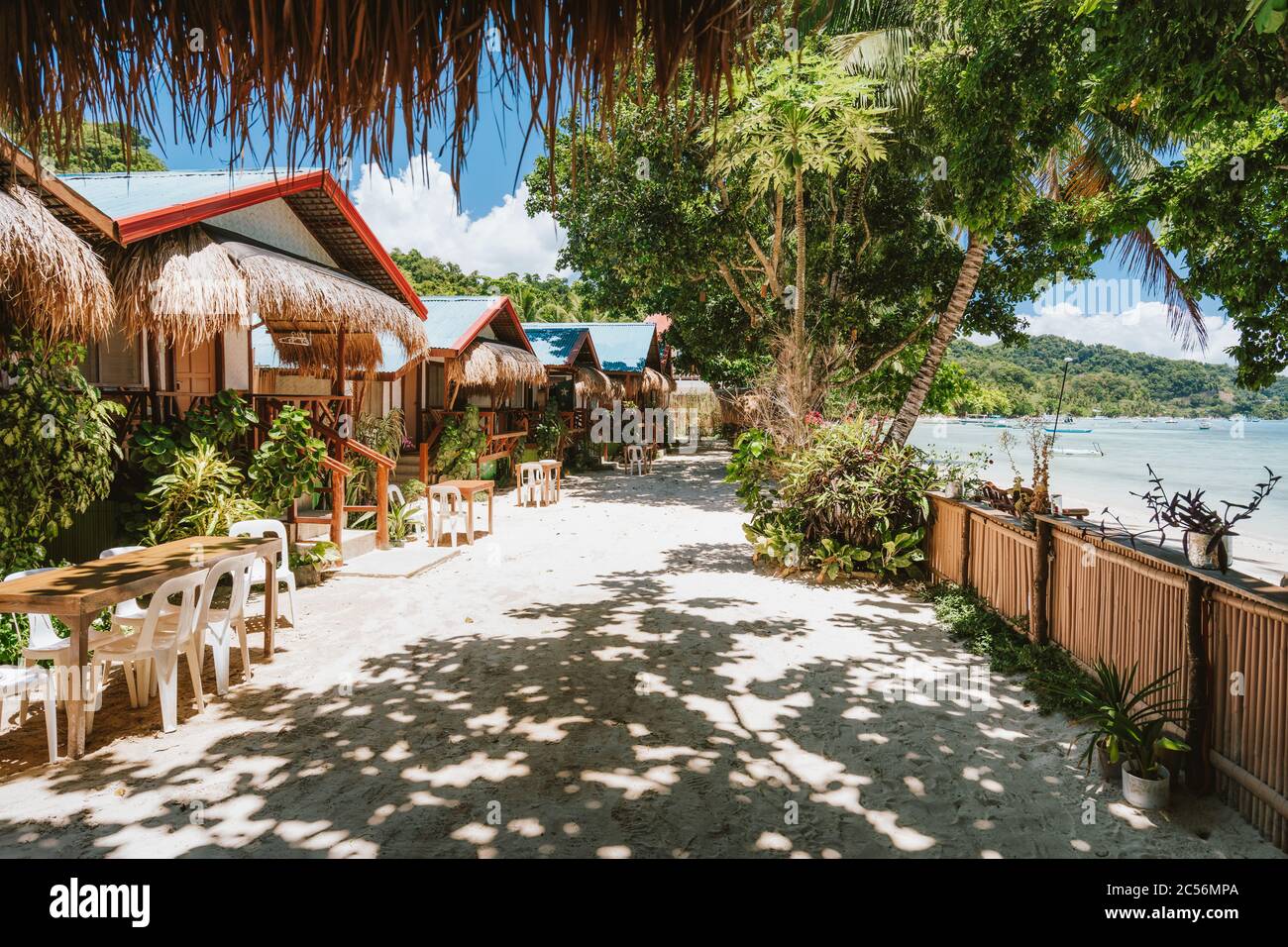 Urlaub am wunderschönen tropischen Strand, entspannen chill Getaway Genießen Sie den Sommer in El Nido, Palawan Insel, Philippinen. Stockfoto