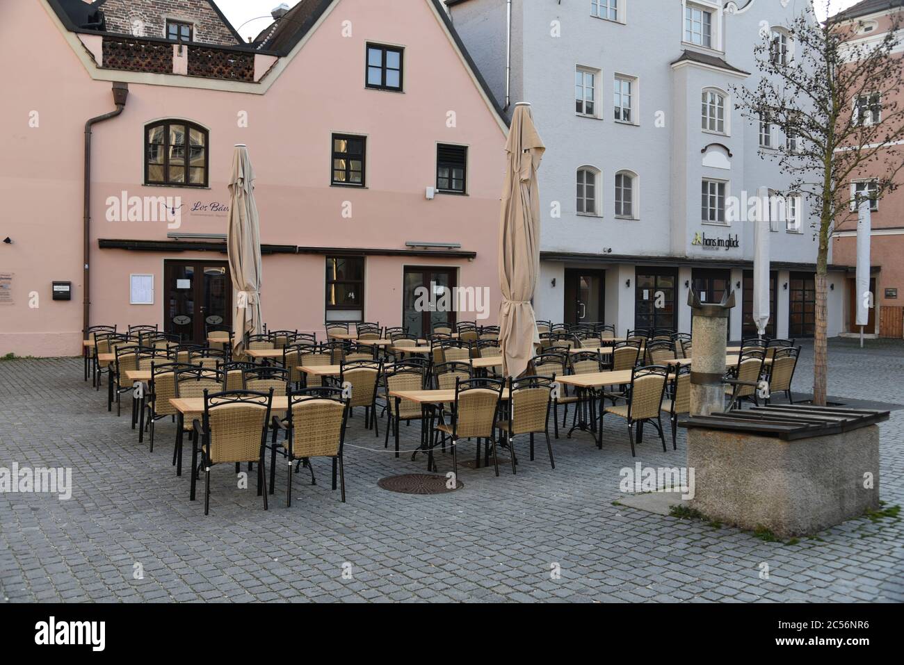 Europa, Deutschland, Bayern, Landshut, geschlossene Gastronomie wegen Corona-Virus, Ausstiegsbeschränkung Stockfoto