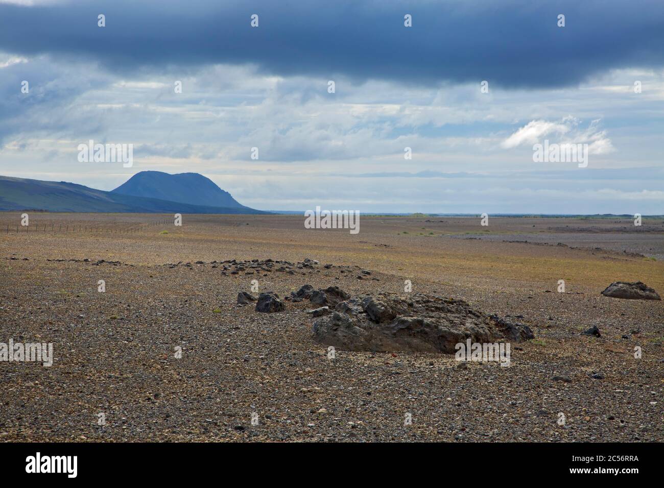 Blick über das Lavaschlackfeld des Merkurhraun zum Skardsfjall. Stockfoto