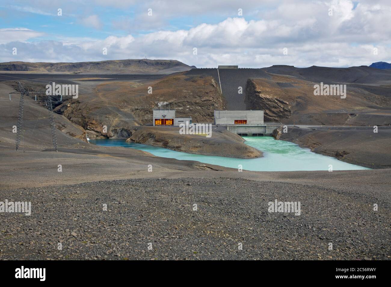 Wasserkraftwerk auf Thjorisvatn. Stockfoto