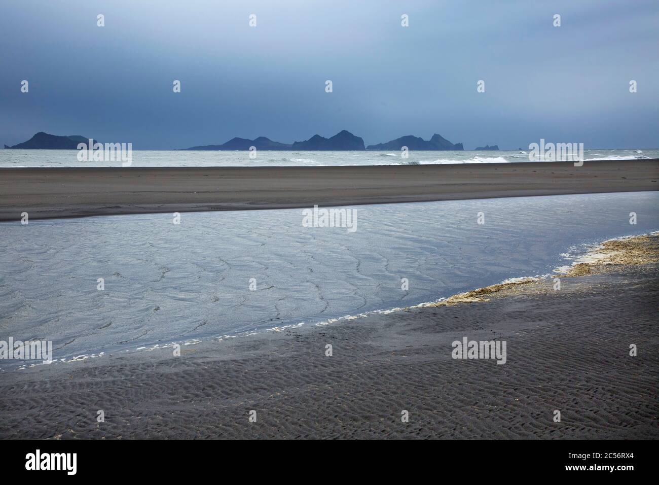 Blick vom Landeyjasandur Strand auf die Westman Inseln. Stockfoto