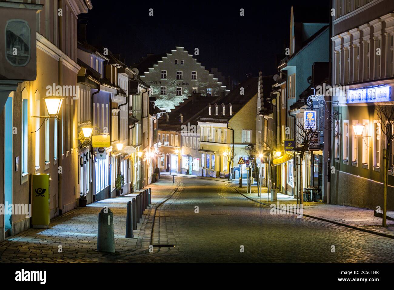Deutschland, Bayern, Murnau, verlassene Innenstadt, am Abend Stockfoto