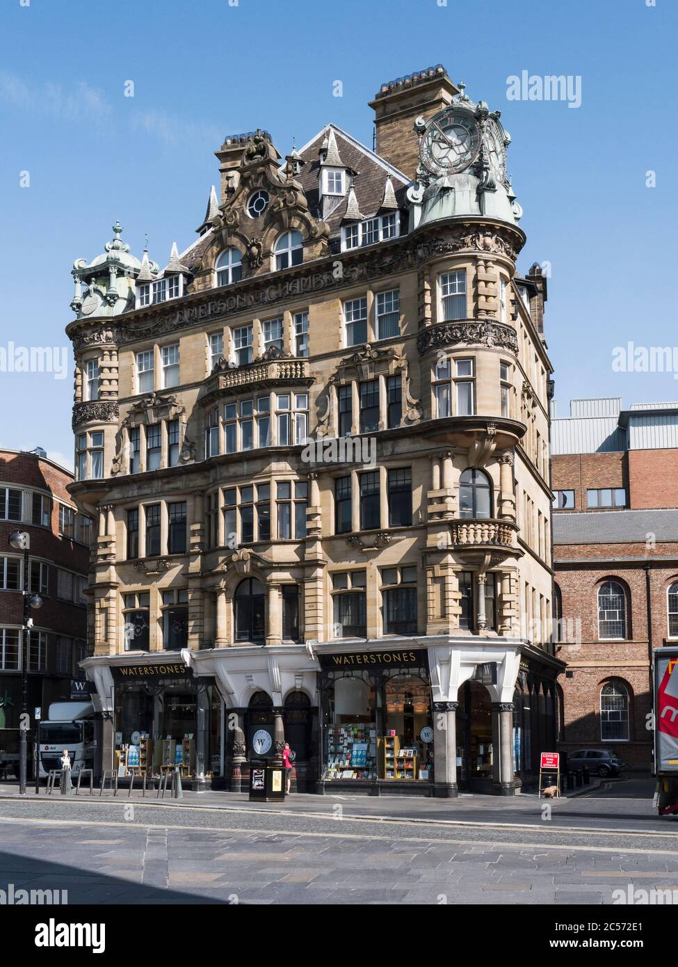 Das Emerson Chambers Gebäude mit Waterstones Buchhandlung in Newcastle upon Tyne, Großbritannien Stockfoto