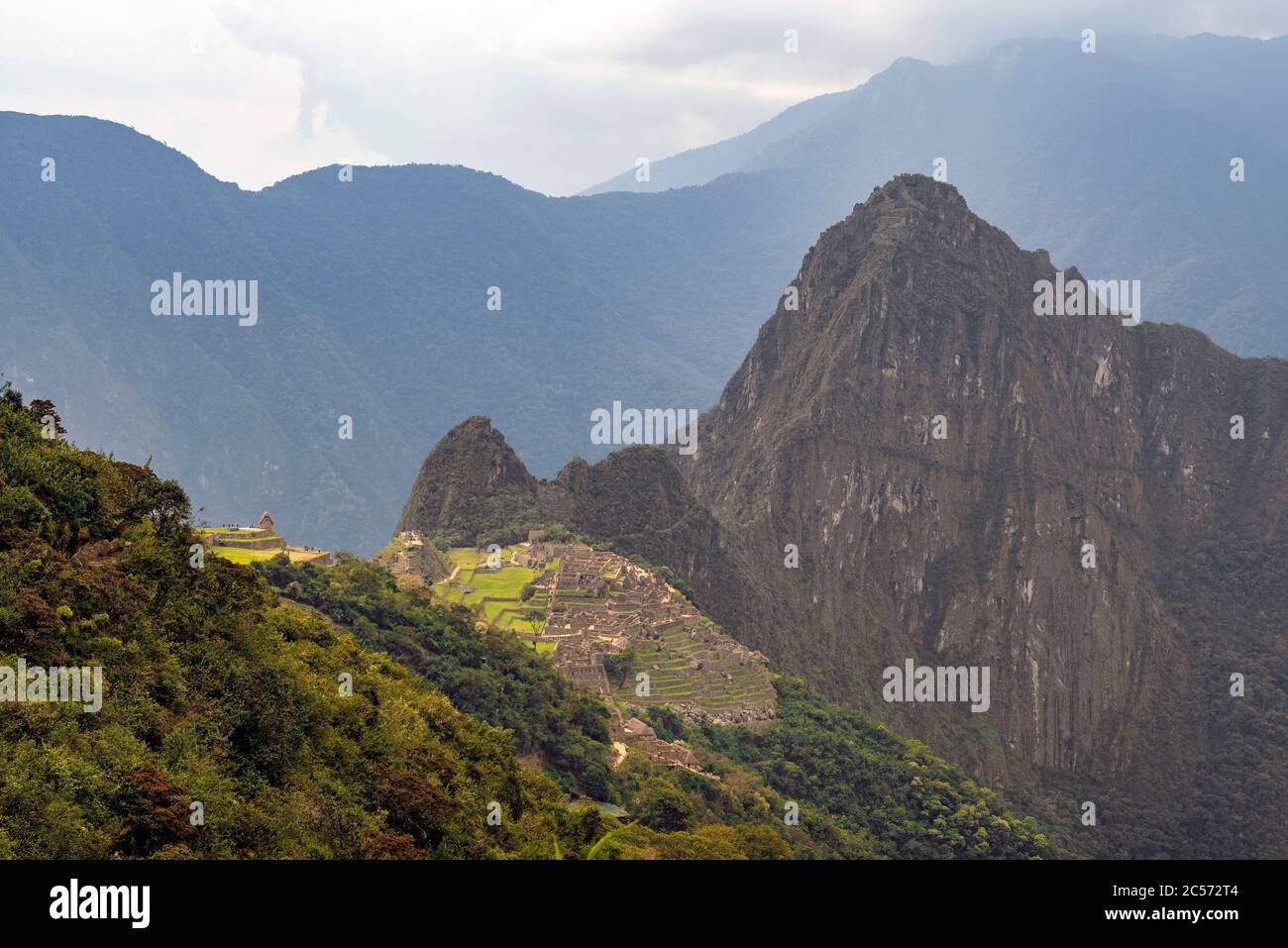 Die Machu Picchu Inka Ruine während der Regenzeit, Cusco, Peru. Stockfoto