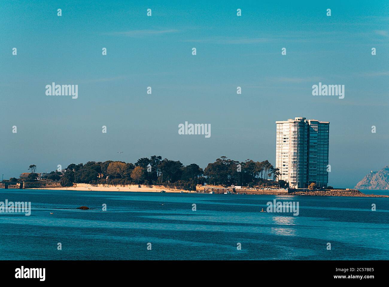 Panoramabild von Praia de Samil Navia in Spanien Stockfoto