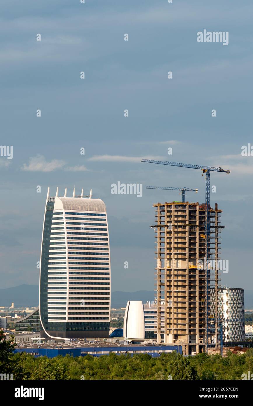 Das Sky Fort Bürogebäude und die Baustelle von A&A Architects in Sofia Bulgarien, Osteuropa, Balkan, EU ab 2020 Stockfoto