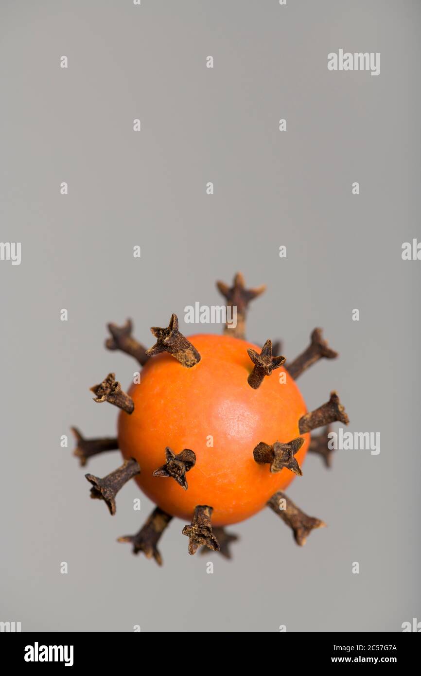 COVID-19, Virus, Nahaufnahme, schwebend, mitten in der Luft Stockfoto