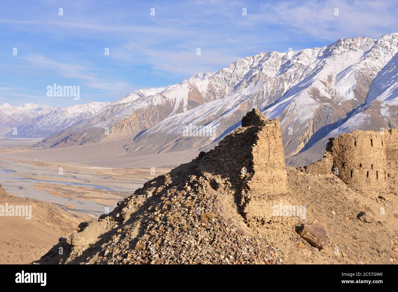 Das Fort Yamchun im Hohen Pamir blickt über das Wachan-Tal zwischen Tadschikistan und Afghanistan Stockfoto