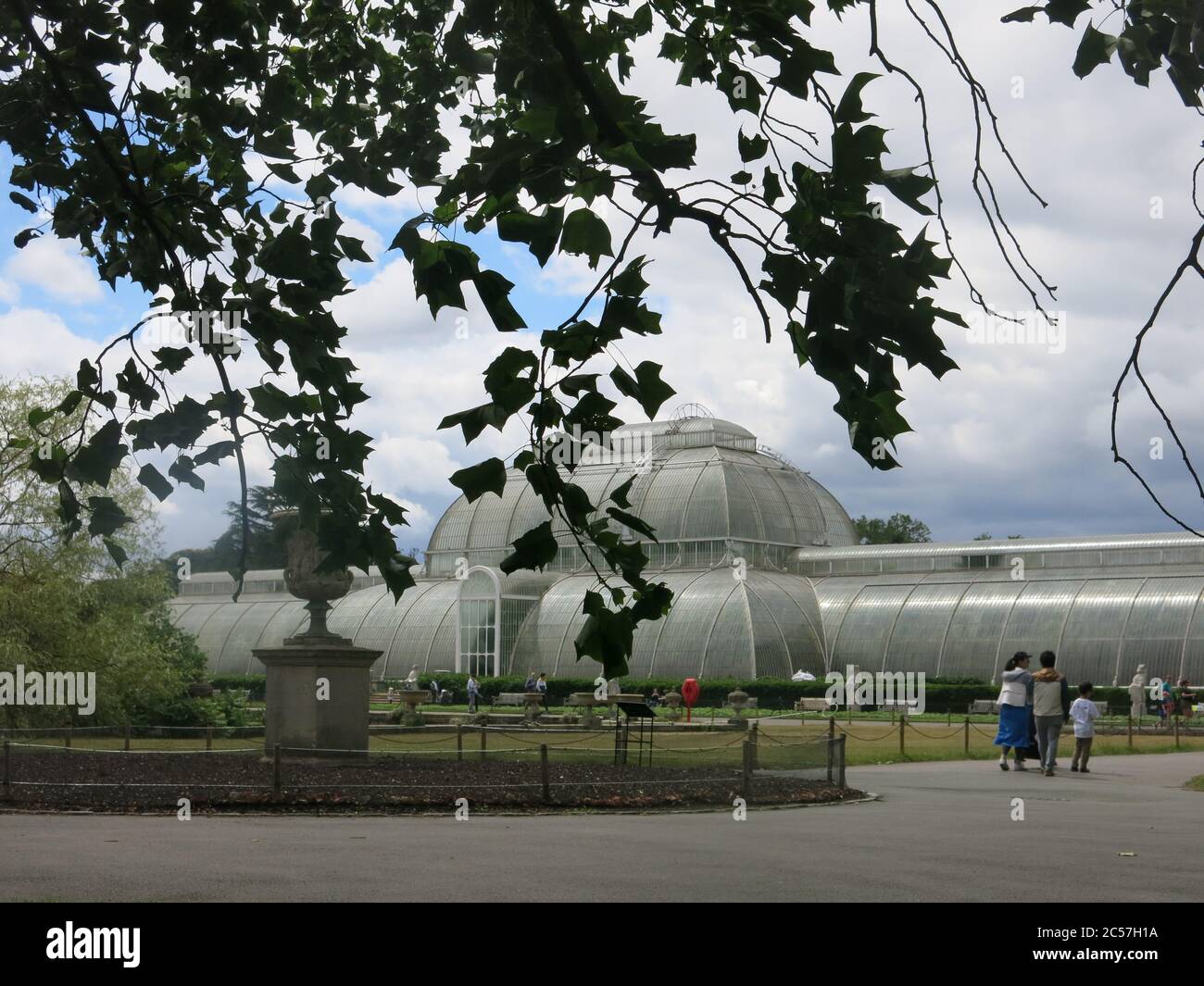 Blick auf das Palmenhaus in Kew Gardens; im Juni 2020 wegen Coronavirus für Besucher geschlossen. Stockfoto