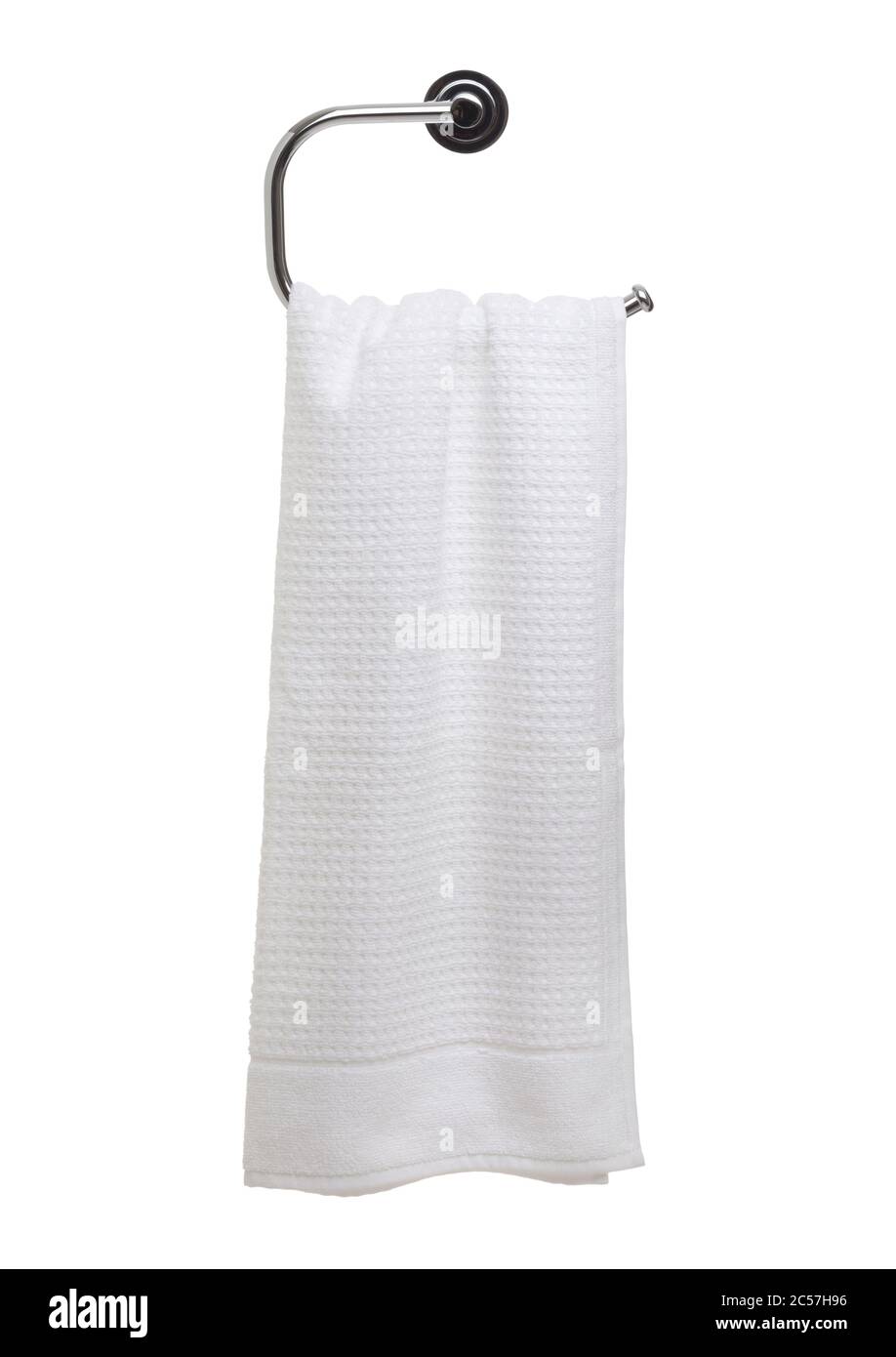 Weißes Frottee Handtuch auf Chrom Handtuchhalter, isoliert auf weißem Hintergrund Stockfoto