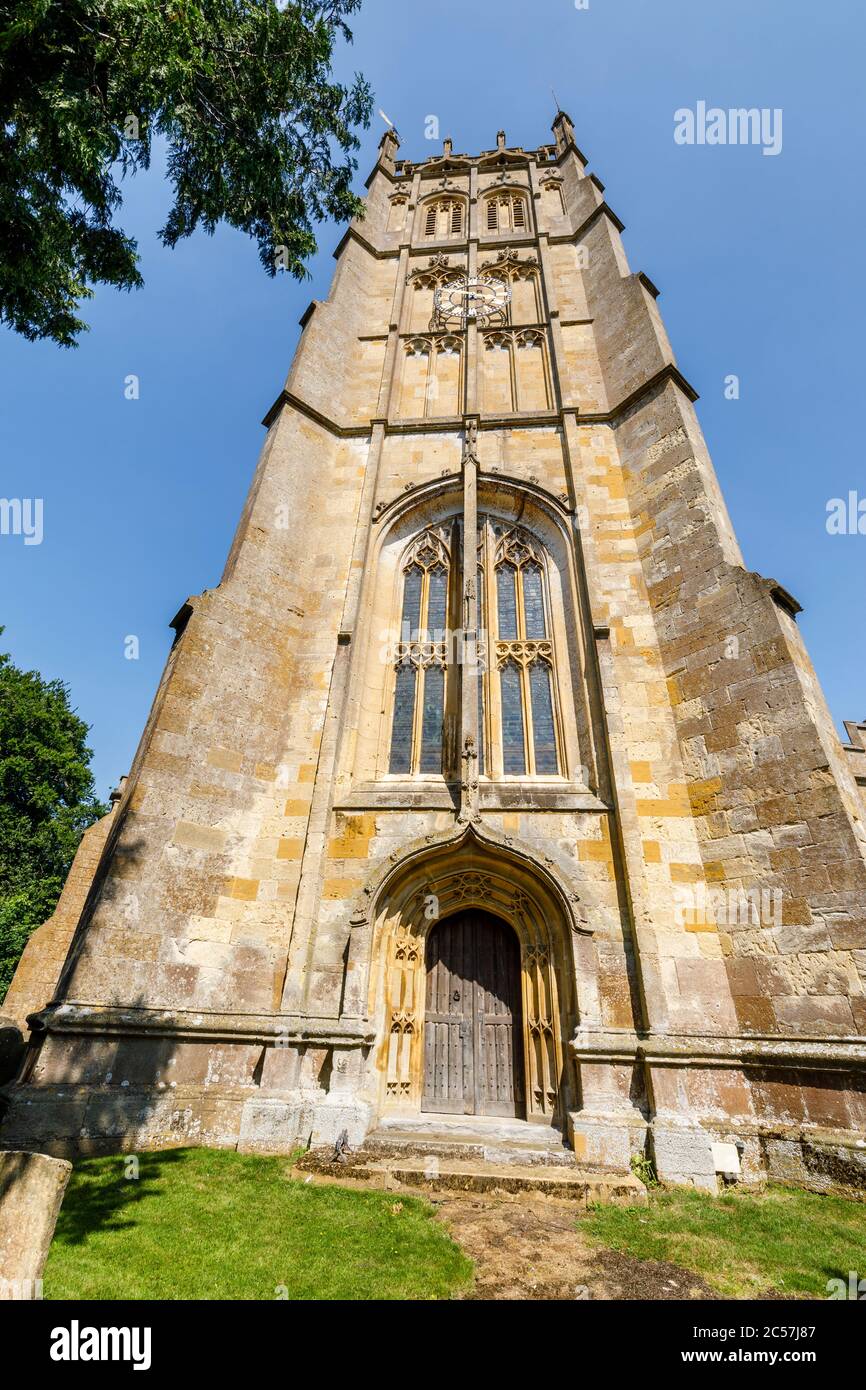 Außenansicht gotischer Architektur traditionelle Pfarrkirche aus Wolle von St. James in Chipping Campden, einer kleinen Marktstadt in den Cotswolds, Gloucestershire Stockfoto