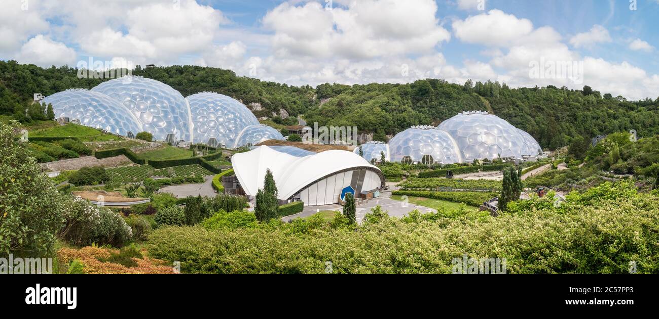 Ein Panoramablick auf das Eden Project bei St. Austell in Cornwall. Stockfoto