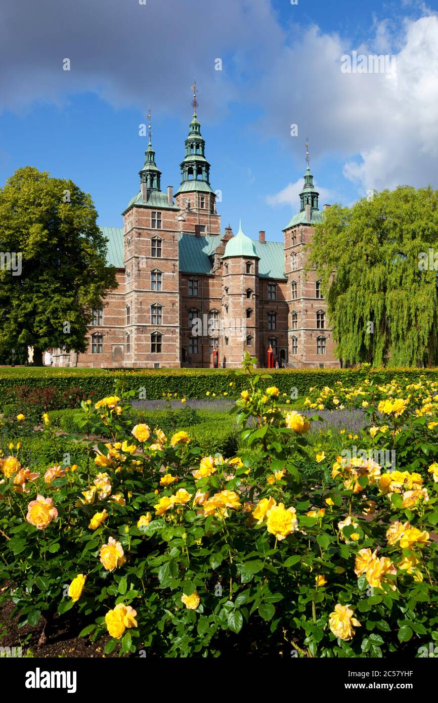 Rosenborg Slot (Schloss), als Sommerhaus erbaut 1606-1634 für Christian 4. und Rose Garden Stockfoto