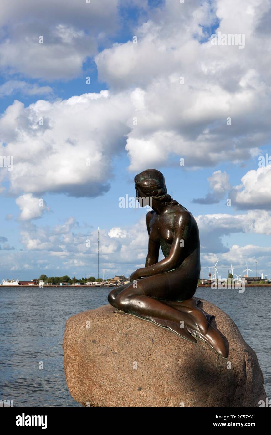 Little Mermaid (Den Lille Havfrue) Statue basierend auf Heldin von Andersens Märchen Stockfoto