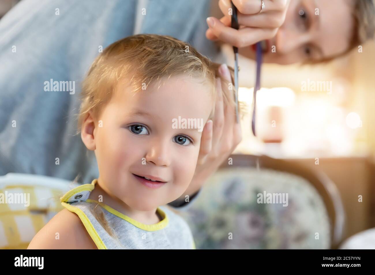 Haare Schneiden Baby Stockfotos Und Bilder Kaufen Alamy