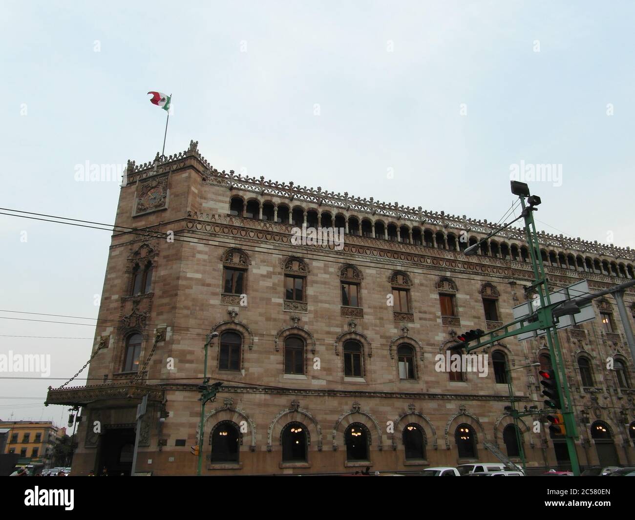 Mexiko Stadt ist lebendig und sehr schön! Ungewöhnliche Architektur Lateinamerikas, spanische Motive und wunderschöne Straßen. Kein Filter Stockfoto