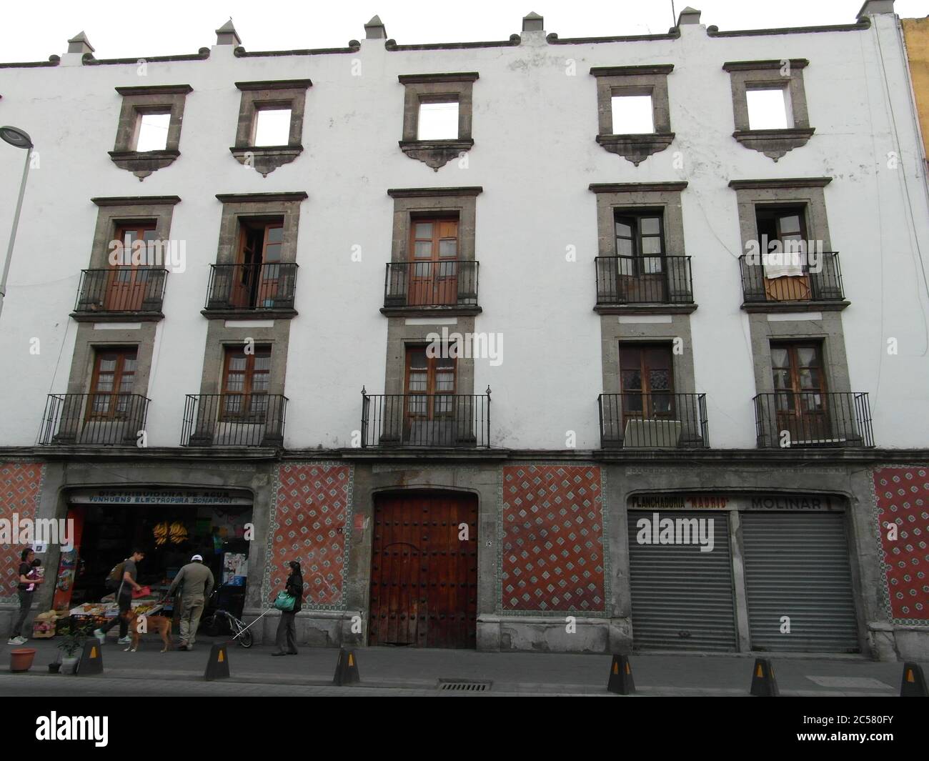 Mexiko Stadt ist lebendig und sehr schön! Ungewöhnliche Architektur Lateinamerikas, spanische Motive und wunderschöne Straßen. Kein Filter Stockfoto Mexiko Stadt ist lebendig und sehr schön! Ungewöhnliche Architektur Lateinamerikas, spanische Motive und wunderschöne Straßen. Kein Filter Stockfoto