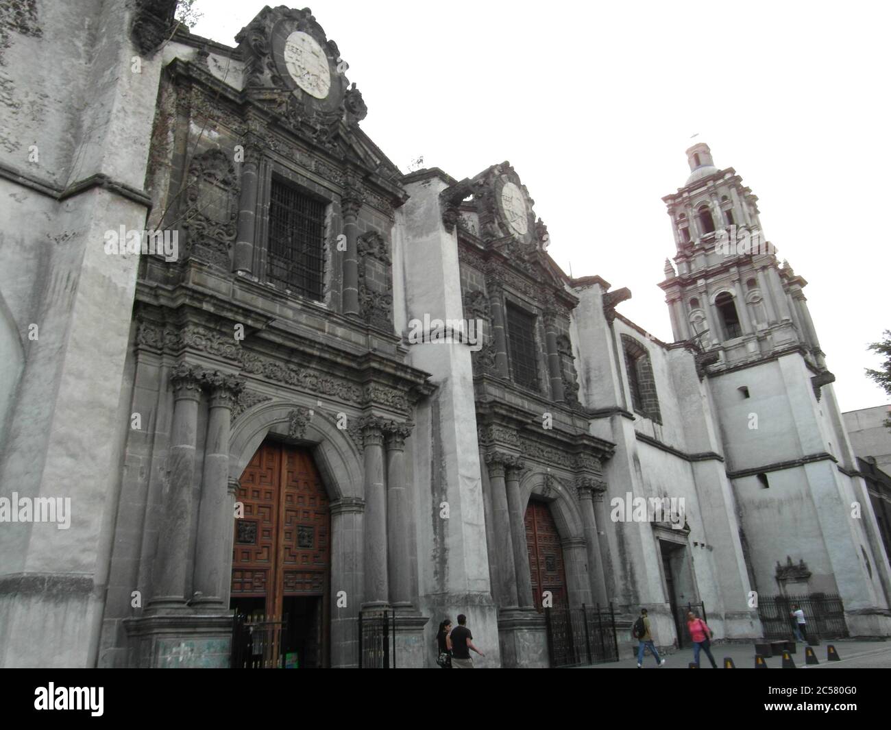 Mexiko Stadt ist lebendig und sehr schön! Ungewöhnliche Architektur Lateinamerikas, spanische Motive und wunderschöne Straßen. Kein Filter Stockfoto Mexiko Stadt ist lebendig und sehr schön! Ungewöhnliche Architektur Lateinamerikas, spanische Motive und wunderschöne Straßen. Kein Filter Stockfoto