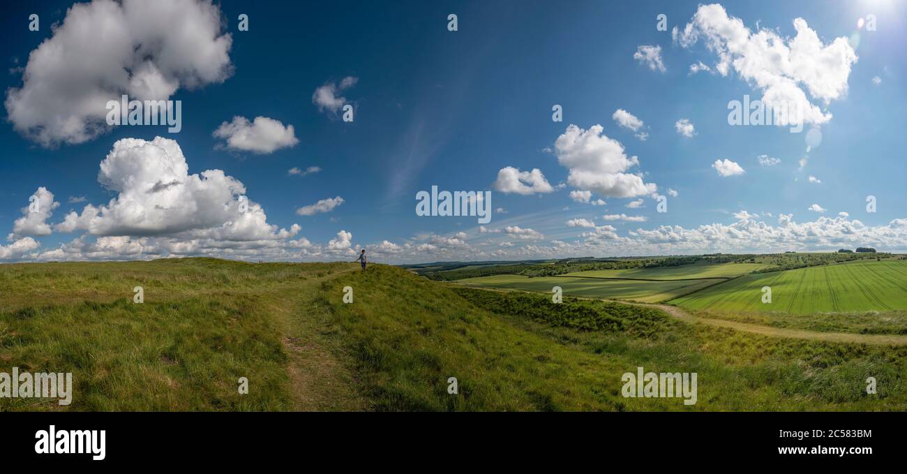 Barbury Castle Iron Age Hill Fort in der Nähe von Wroughton, Wiltshire, Großbritannien Stockfoto