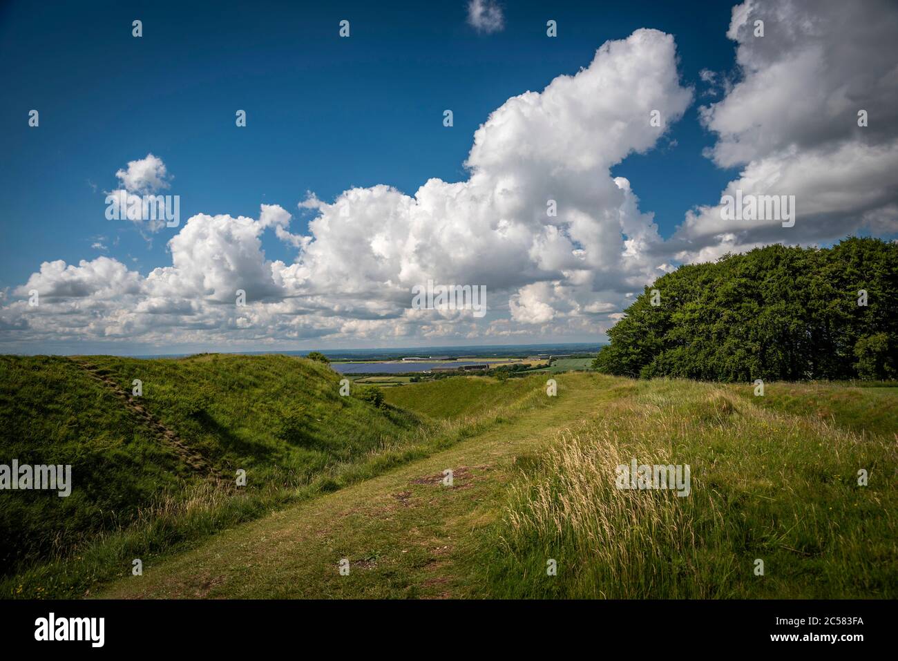 Barbury Castle Iron Age Hill Fort in der Nähe von Wroughton, Wiltshire, Großbritannien Stockfoto