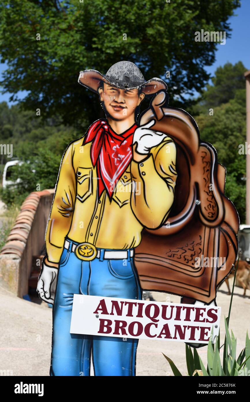 Werbung für Antiquitätenladen oder Brocante mit Figur des Cowboy trägt Neckentief Barjols Provence Frankreich Stockfoto