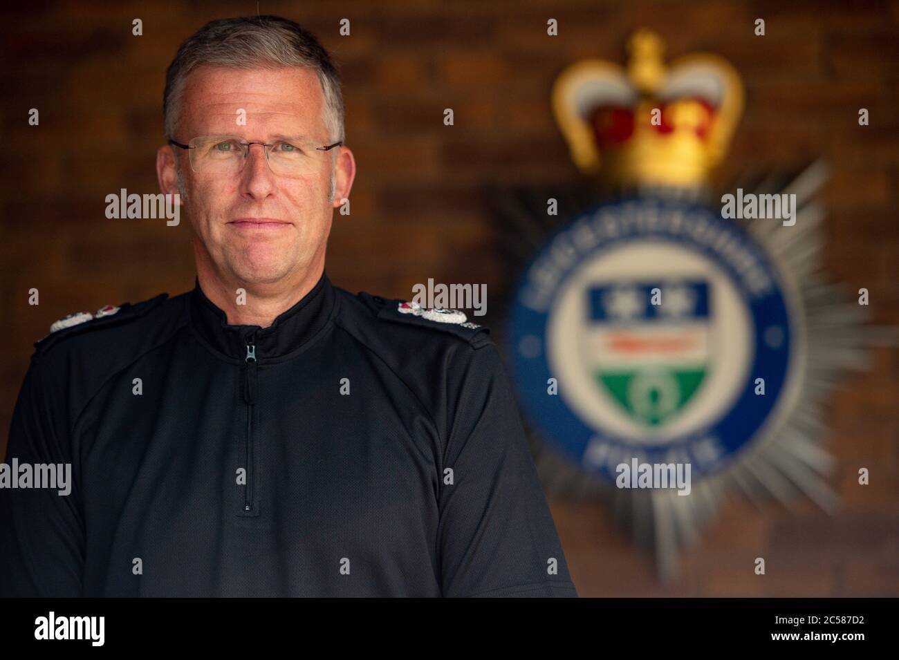 Simon Cole, der Chef der Polizei von Leicestershire, spricht mit den Medien außerhalb des Leicestershire Polizeihauptquartiers in Leicester, wo nach einer Spitze von Coronavirus-Fällen in der Stadt eine lokale Sperre verhängt wurde. Stockfoto