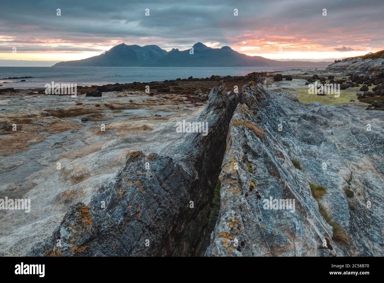 Felsformationen an laig Bucht, Insel Eigg Stockfoto