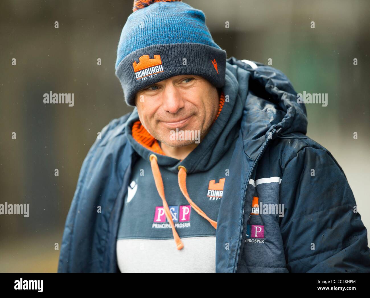 Edinburgh Rugby-Training für sichere Distanzen im BT Murrayfield Stadium, Edinburgh, Schottland, Großbritannien. Juli 2020. Edinburgh Cheftrainer Richard Cockerill im BTMurrayfield. Quelle: Ian Rutherford/Alamy Live News. Stockfoto