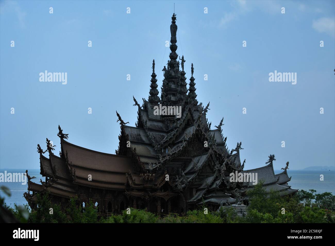 Außen und Eingang zum Heiligtum der Wahrheit in Pattaya, Thailand Stockfoto